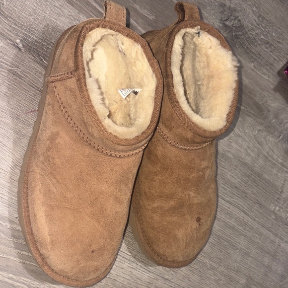 UGG Tan Slippers with Cream Lining - Picture 3 of 4
